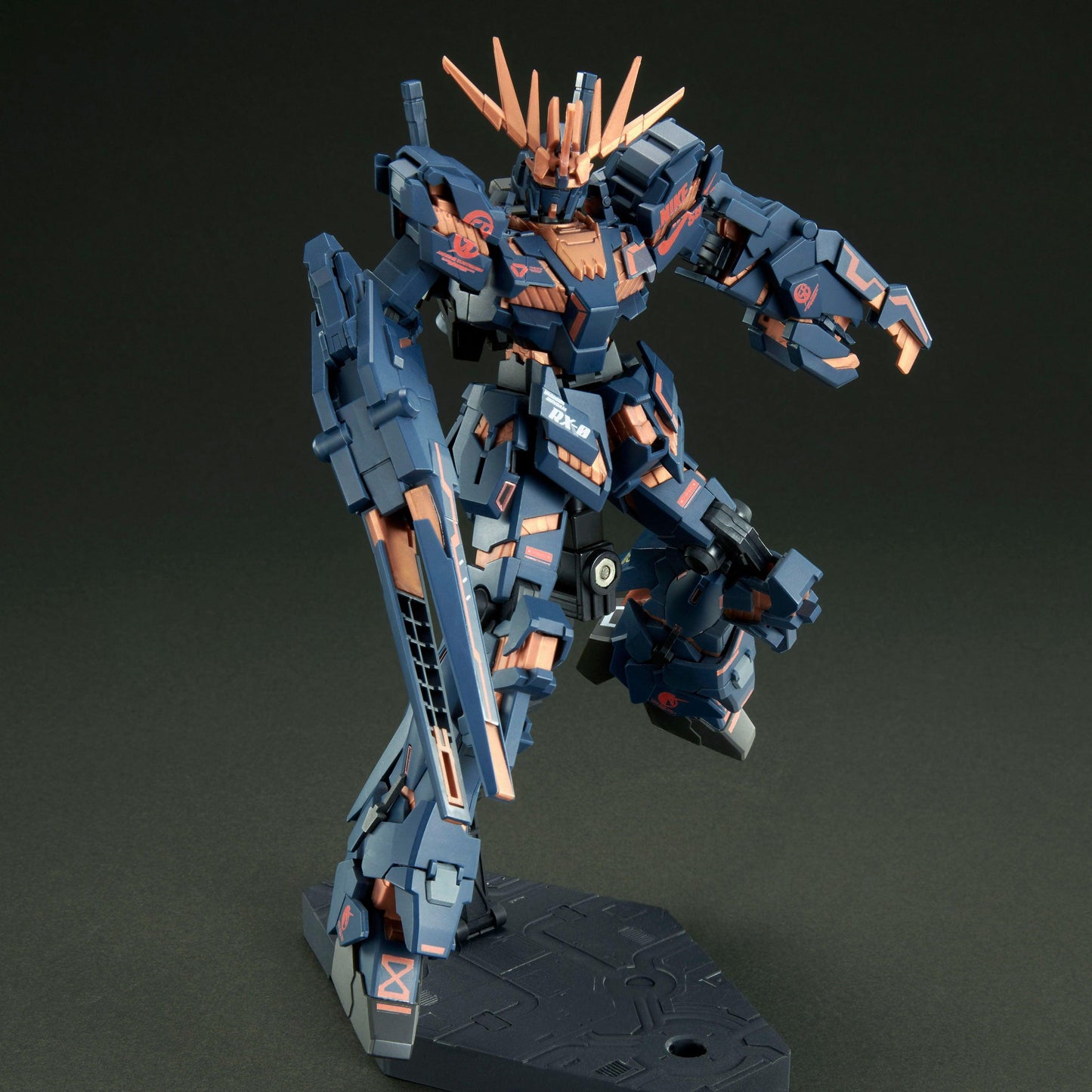 HG 1/144 Gundam Unicorn 02 Banshee x Nike SB | [2021] | PREMIUM BANDAI - Show Me What You Bot