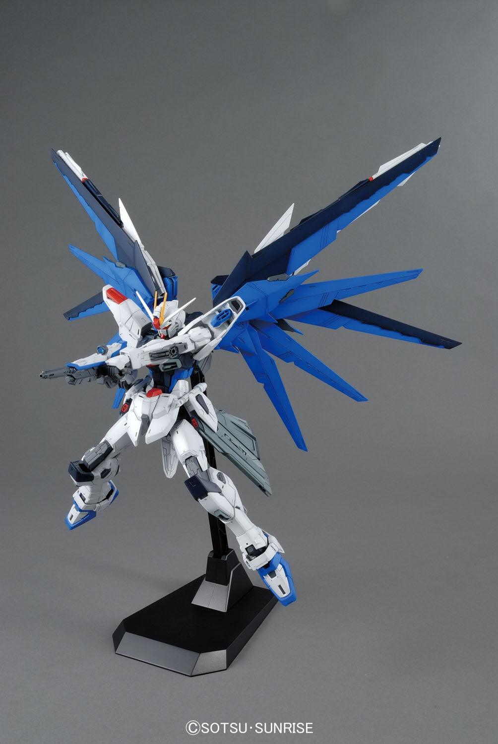 MG 1/100 ZGMF-X10A Freedom Gundam 2.0