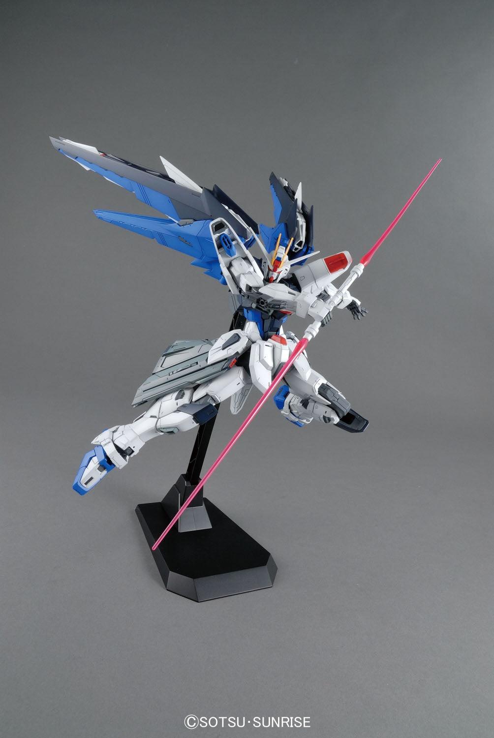 MG 1/100 ZGMF-X10A Freedom Gundam 2.0