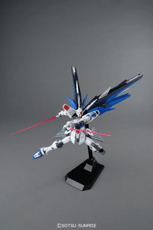 MG 1/100 ZGMF-X10A Freedom Gundam 2.0