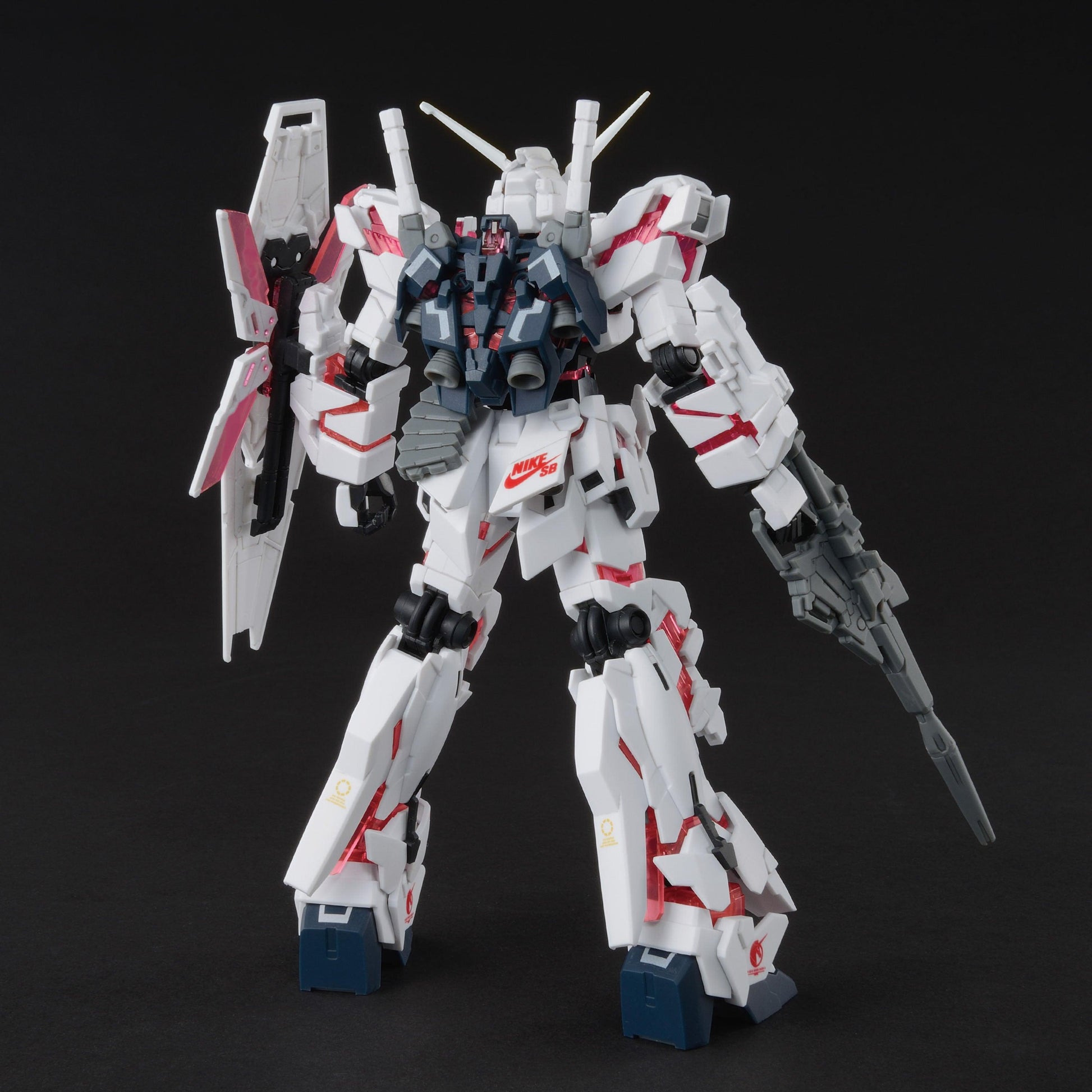 HG 1/144 Gundam Unicorn 01 x Nike SB | [2021] | PREMIUM BANDAI - Show Me What You Bot