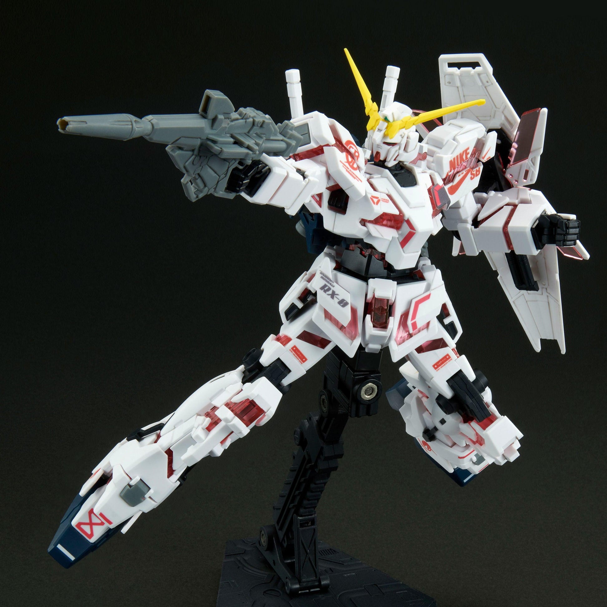 HG 1/144 Gundam Unicorn 01 x Nike SB | [2021] | PREMIUM BANDAI - Show Me What You Bot