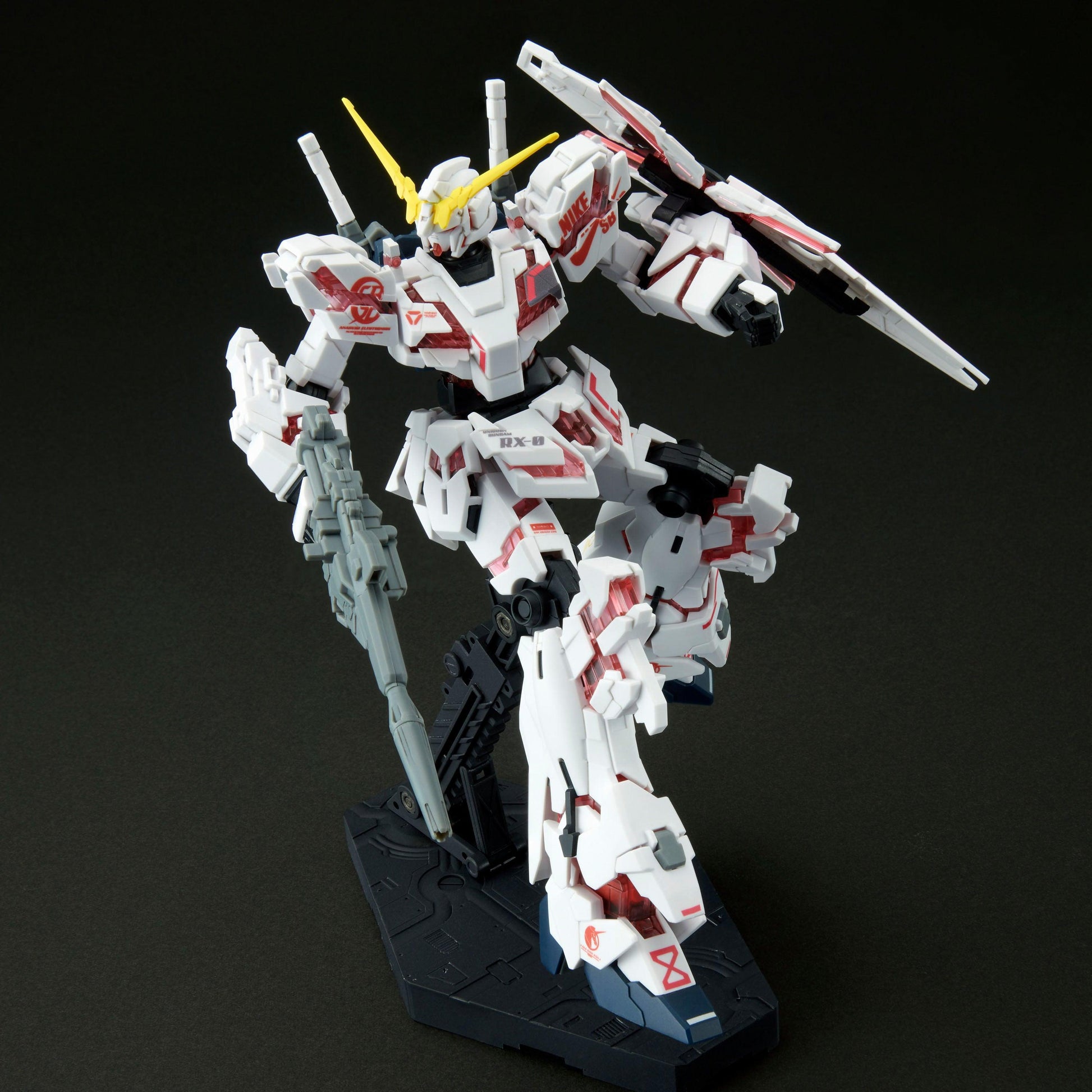 HG 1/144 Gundam Unicorn 01 x Nike SB | [2021] | PREMIUM BANDAI - Show Me What You Bot